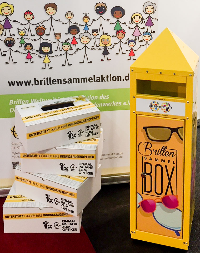 Die Brillen-Sammelboxen gibt es aus Karton und Metall
