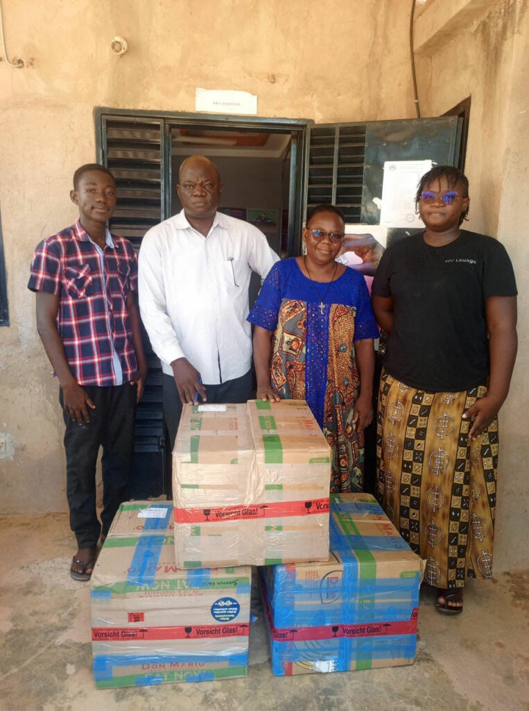 A delivery is being received in Gounhin (Burkina Faso)